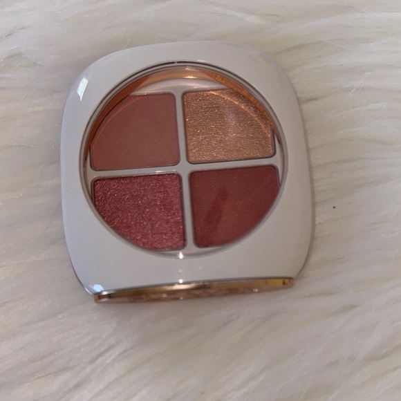 Flower from Drew Quad Eyeshadow Palette - Shimmering Rose and Gold - Picture 1 of 3
